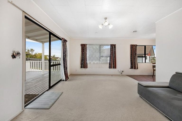 Photo of property in 1/22 Leiden Place, Totara Vale, Auckland, 0629