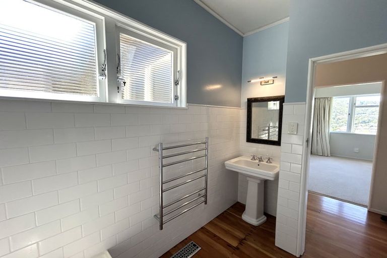 Photo of property in 25 Torwood Road, Khandallah, Wellington, 6035