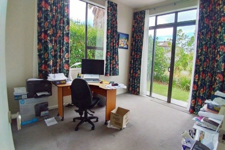 Photo of property in 17 Zara Court, Windsor Park, Auckland, 0632