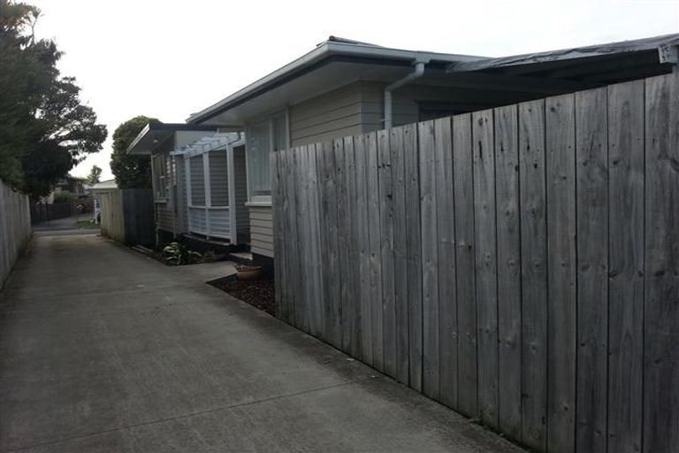Photo of property in 42 Cobham Crescent, Kelston, Auckland, 0602