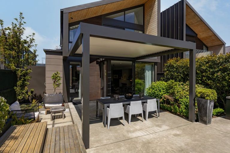 Photo of property in 1/141 Peterborough Street, Christchurch Central, Christchurch, 8013