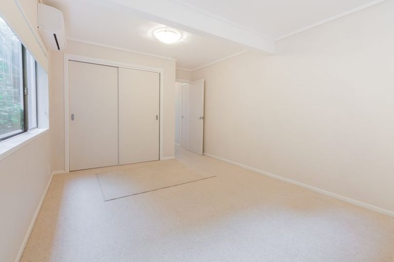 Photo of property in 34 Southern Cross Crescent, Island Bay, Wellington, 6023