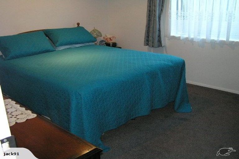 Photo of property in 5a Simons Street, Moturoa, New Plymouth, 4310
