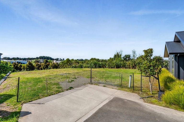 Photo of property in 10 Kakariki Lane, Waiwhakaiho, New Plymouth, 4312