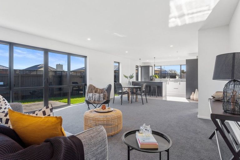 Photo of property in 12 Deans Place, Amberley, 7410