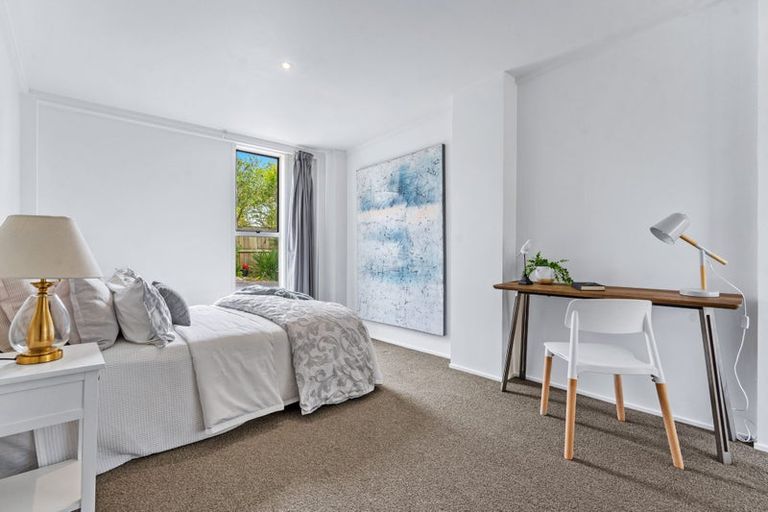 Photo of property in 1/307a Wairau Road, Totara Vale, Auckland, 0627