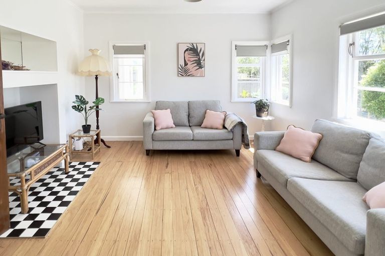 Photo of property in 5 Toutouwai Lane, Inglewood, 4330