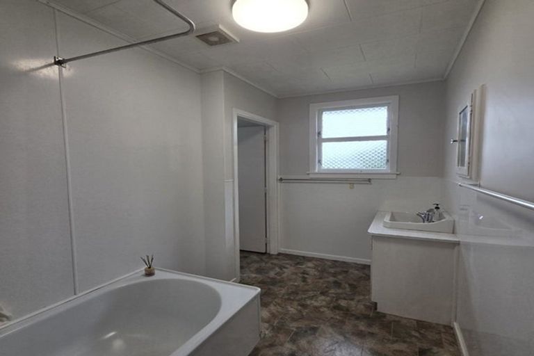 Photo of property in 4 Duke Place, New Plymouth, 4310
