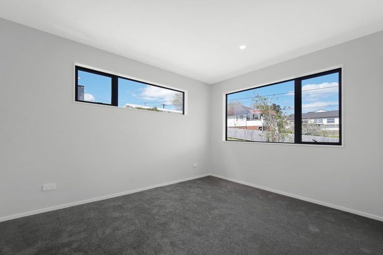 Photo of property in 8 Don Oliver Lane, Glen Eden, 0602
