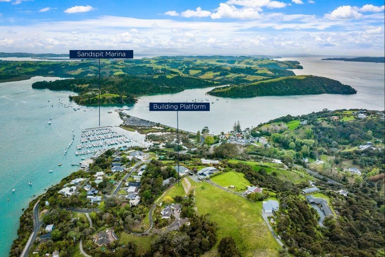 Photo of property in 16 Kanuka Road, Sandspit, Warkworth, 0982