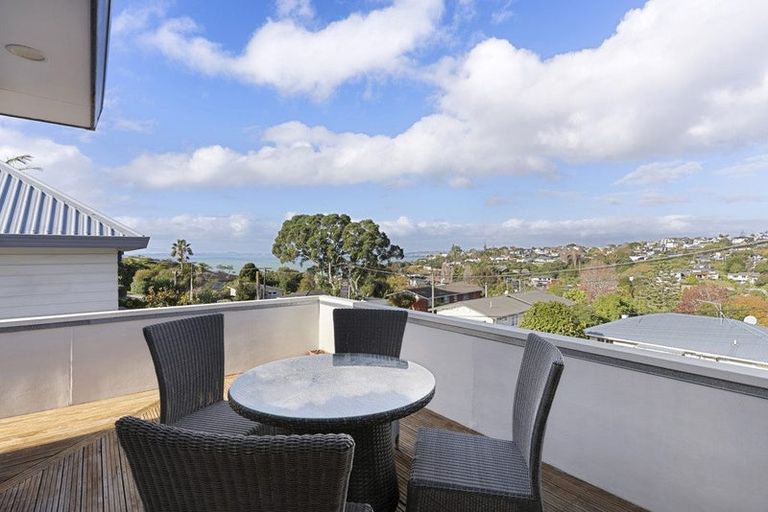 Photo of property in 2/9 Colmar Road, Mellons Bay, Auckland, 2014