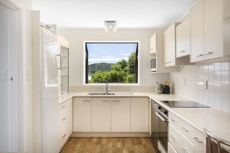 Photo of property in 77 Motuhara Road, Plimmerton, Porirua, 5026