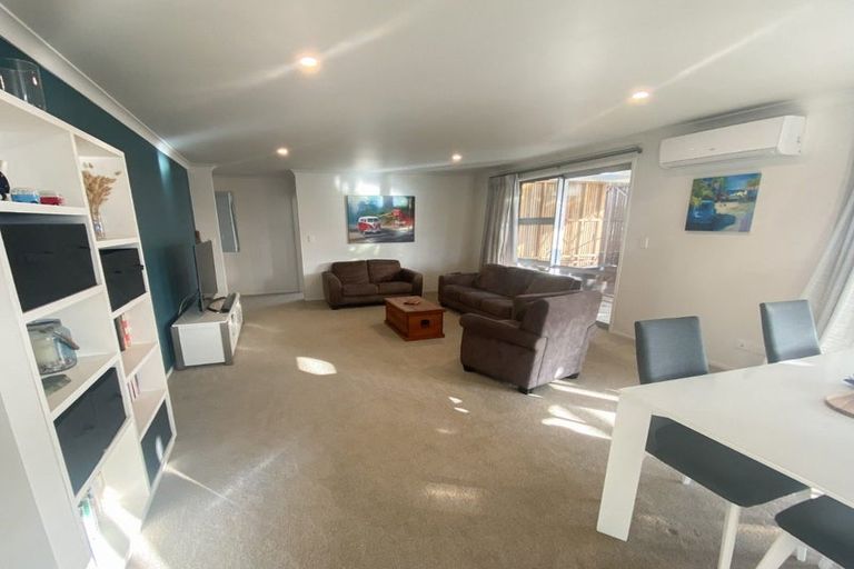 Photo of property in 8 Surfside Lane, Ruakaka, 0116