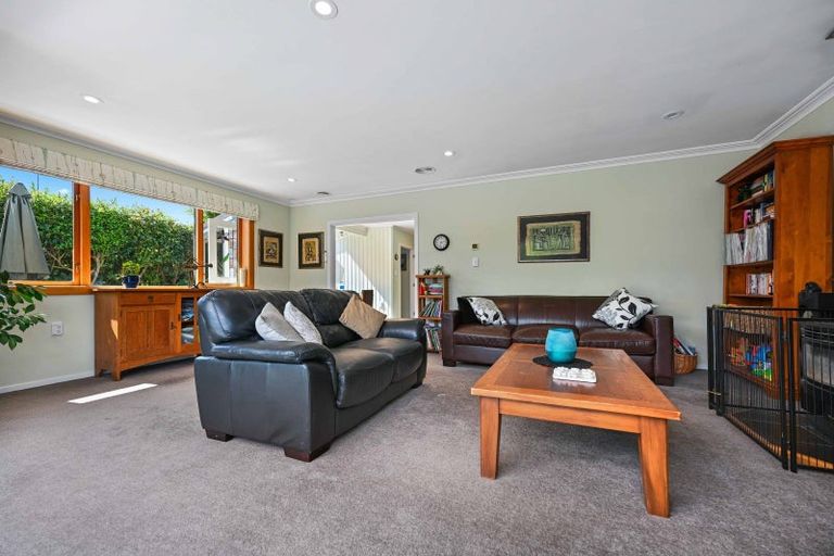 Photo of property in 14 Mcdowall Place, Queenwood, Hamilton, 3210