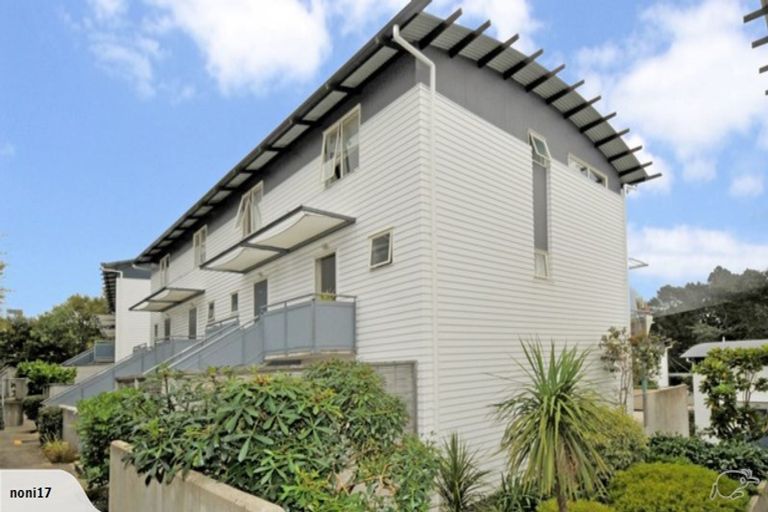 Photo of property in 4b/20 Ian Marwick Place, Birkenhead, Auckland, 0626