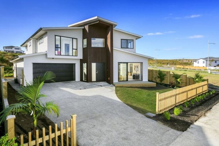 Photo of property in 4 Tawatawa Street, Long Bay, Auckland, 0630