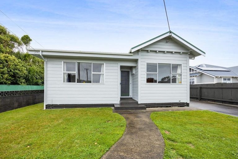 Photo of property in 28 Disraeli Street, Hawera, 4610