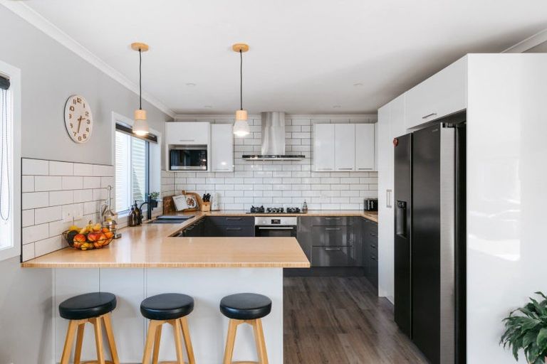 Photo of property in 28 Araroa Place, Papamoa Beach, Papamoa, 3118