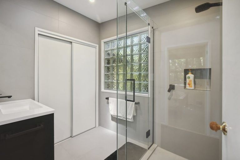 Photo of property in 12 Clinton Road, Tawharanui Peninsula, Warkworth, 0986