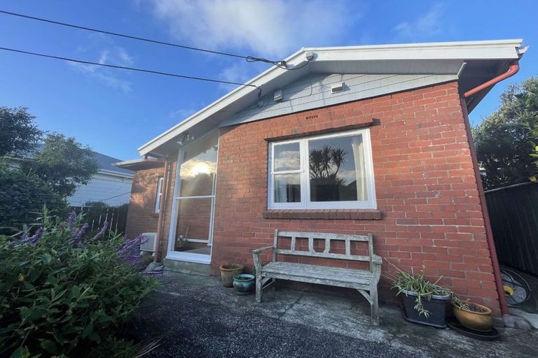 Photo of property in 77 Houghton Bay Road, Houghton Bay, Wellington, 6023