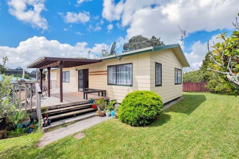 Photo of property in 6 Don Buck Road, Massey, Auckland, 0614
