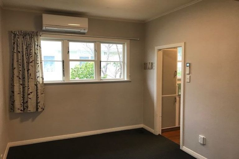 Photo of property in 179 Whites Line East, Waiwhetu, Lower Hutt, 5010