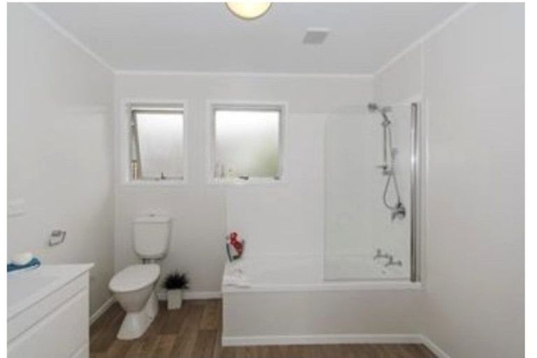 Photo of property in 73 Pine Avenue, Henderson, Auckland, 0612