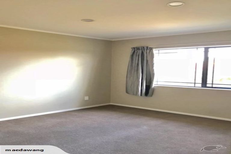 Photo of property in 113 Golfland Drive, Golflands, Auckland, 2013