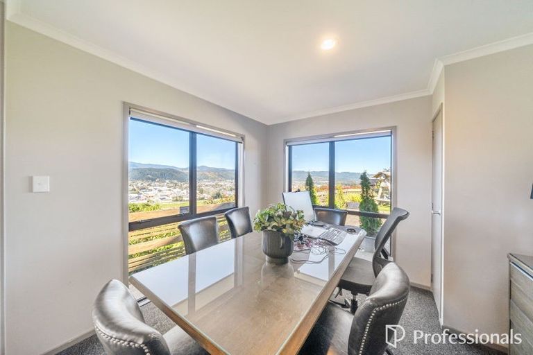 Photo of property in 35 Percy Kinsman Crescent, Riverstone Terraces, Upper Hutt, 5018