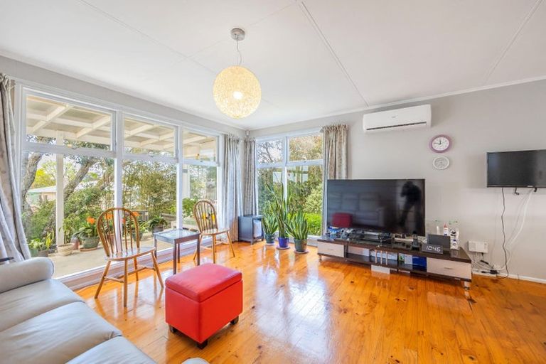 Photo of property in 2/27 Raleigh Road, Northcote, Auckland, 0627