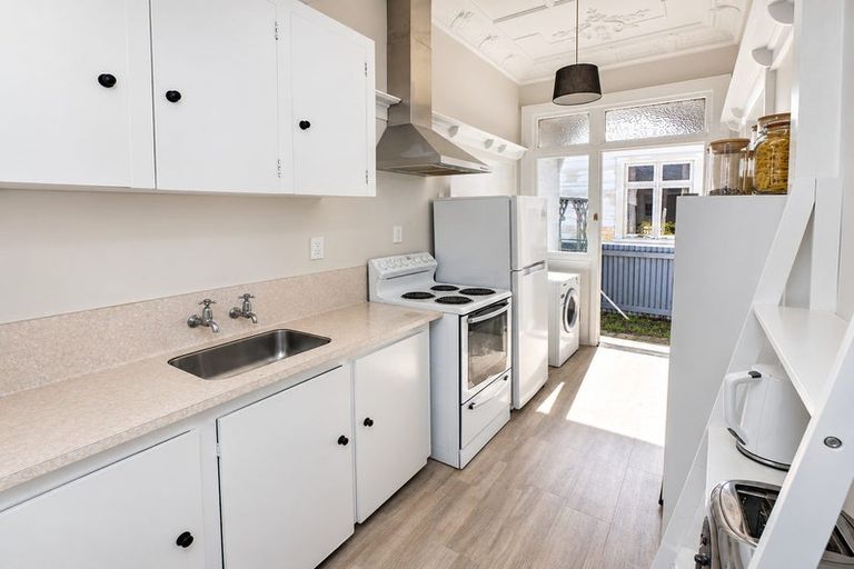 Photo of property in 38 Hargest Crescent, Saint Kilda, Dunedin, 9012