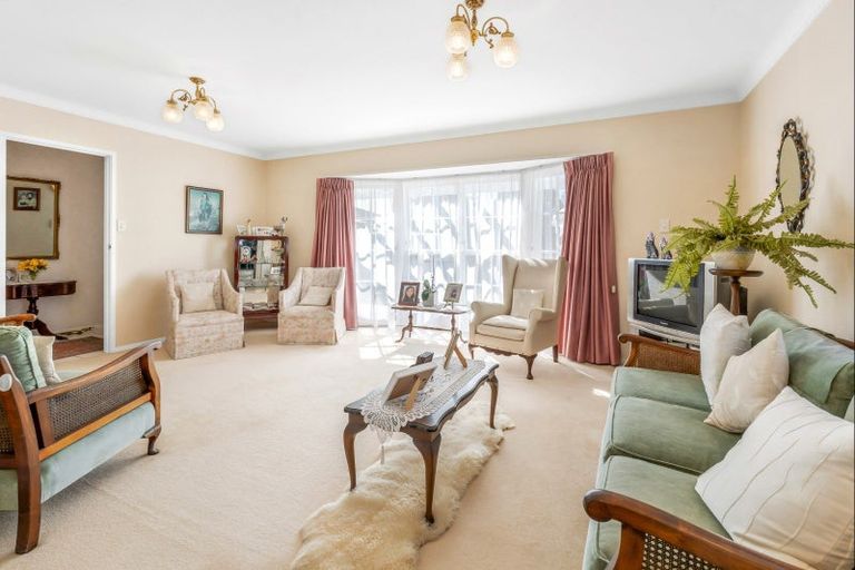 Photo of property in 5 Rene Place, Sunnyhills, Auckland, 2010