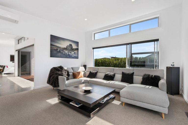 Photo of property in 2 Makura Drive, Papamoa Beach, Papamoa, 3118