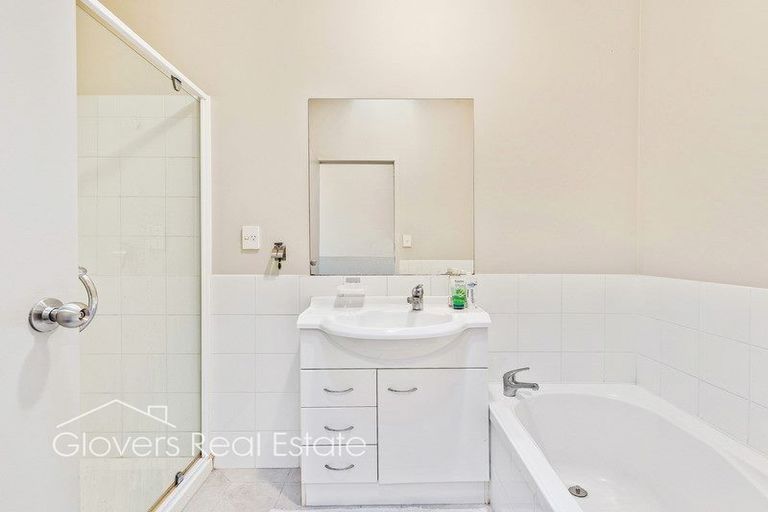 Photo of property in 62 Verdale Circle, Glen Eden, Auckland, 0602