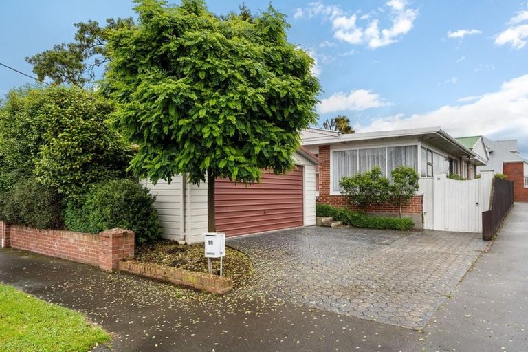Photo of property in 99 Avonhead Road, Avonhead, Christchurch, 8042