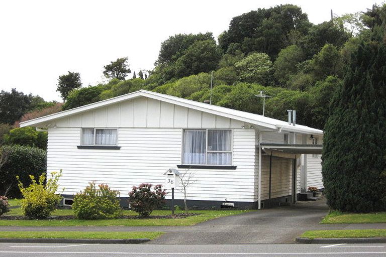 Photo of property in 38 Cumberland Street, Merrilands, New Plymouth, 4312