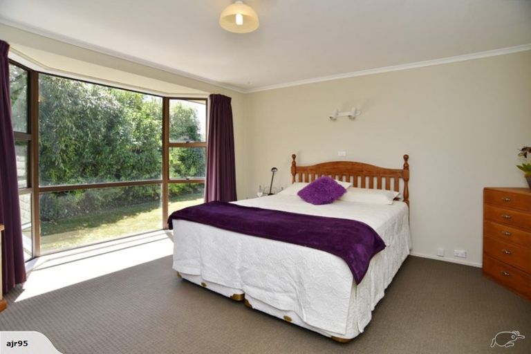 Photo of property in 11 Sunbeam Place, Halswell, Christchurch, 8025