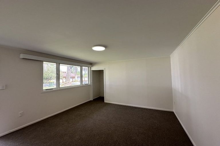 Photo of property in 60 Edmonton Road, Henderson, Auckland, 0612