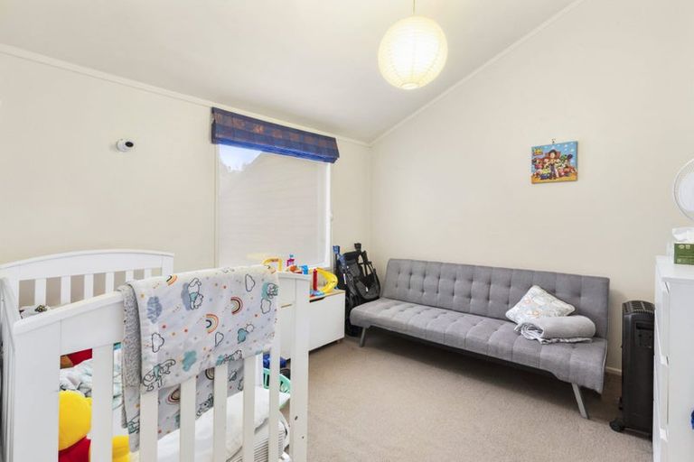 Photo of property in The Triangle, 4/33 Halswater Drive, Churton Park, Wellington, 6037