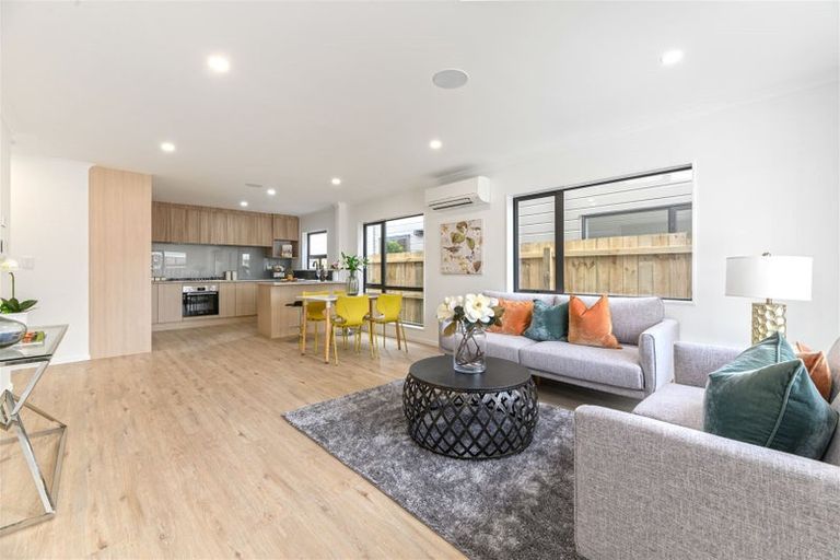 Photo of property in 1/4 Godley Road, Green Bay, Auckland, 0604