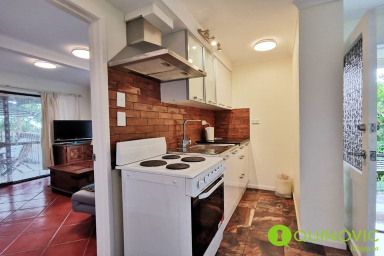 Photo of property in 2/215 Eskdale Road, Birkenhead, Auckland, 0626