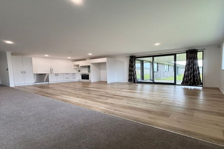 Photo of property in 11 Tauroa Drive, Tuakau, 2121