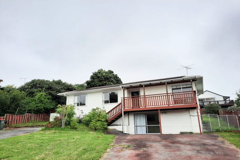 Photo of property in 23 Cairngorm Place, Highland Park, Auckland, 2010