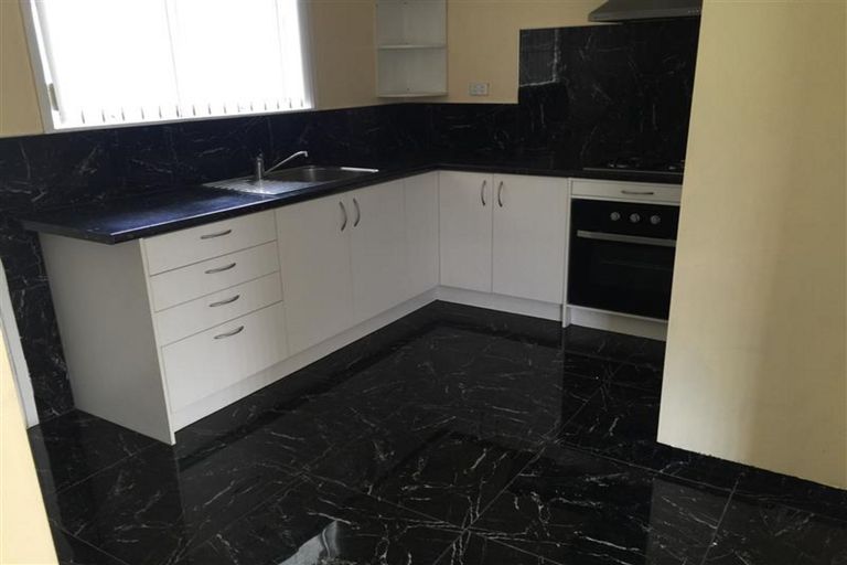 Photo of property in 1/4220 Great North Road, Glendene, Auckland, 0602