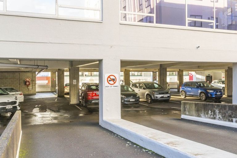 Photo of property in Hobson Court Flats, 56/70 Hobson Street, Thorndon, Wellington, 6011