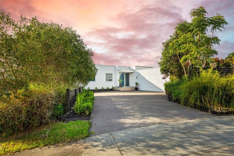 Photo of property in 7 Rangi Avenue, Schnapper Rock, Auckland, 0632
