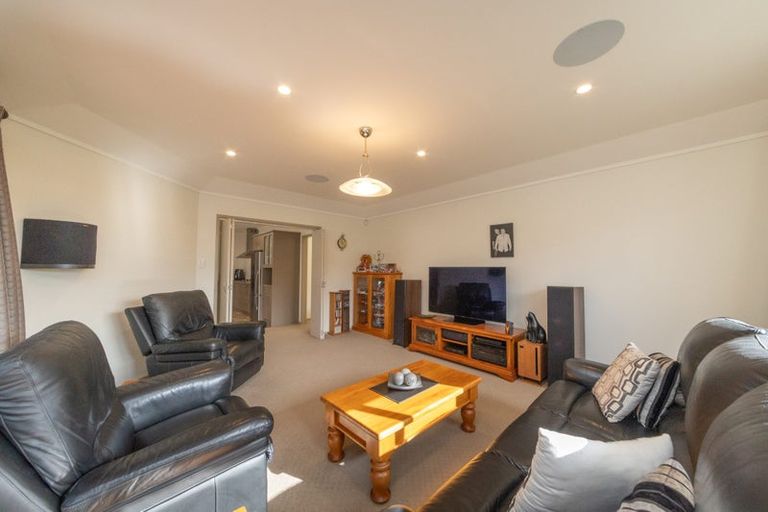 Photo of property in 48 Tennyson Avenue, Kelvin Grove, Palmerston North, 4414