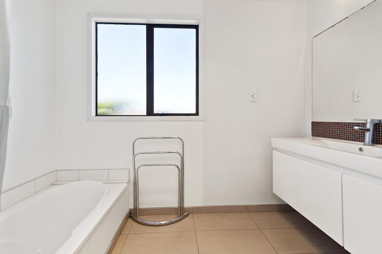 Photo of property in 468 Pukehangi Road, Pomare, Rotorua, 3015