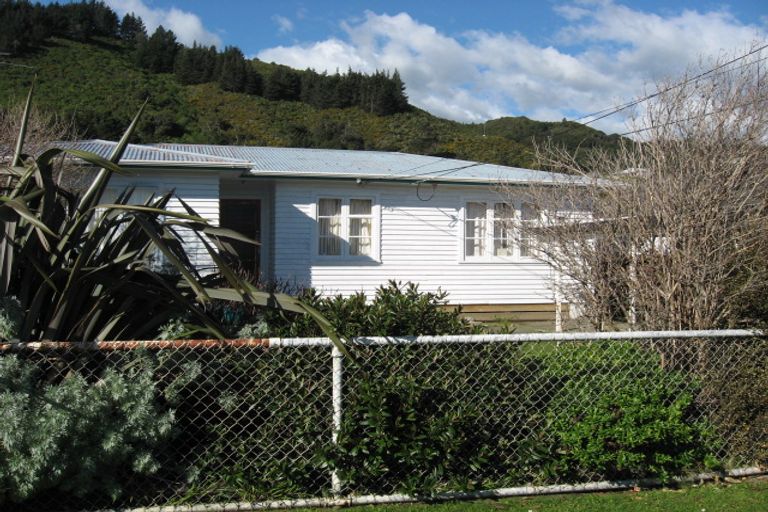 Photo of property in 140 Moohan Street, Wainuiomata, Lower Hutt, 5014