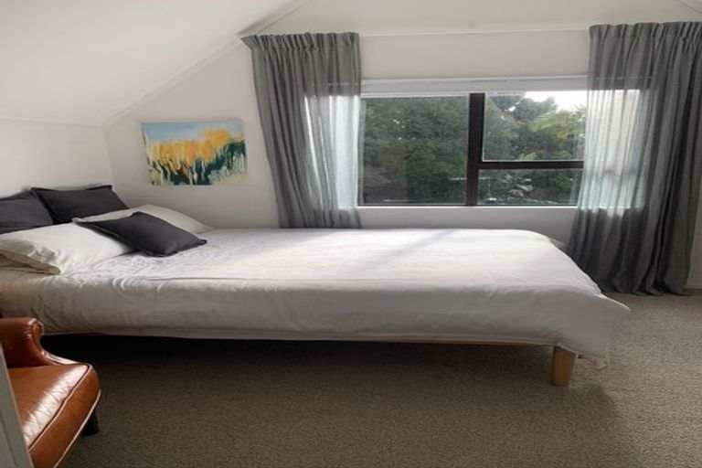 Photo of property in 2/11 Emery Grove, Bayview, Auckland, 0629